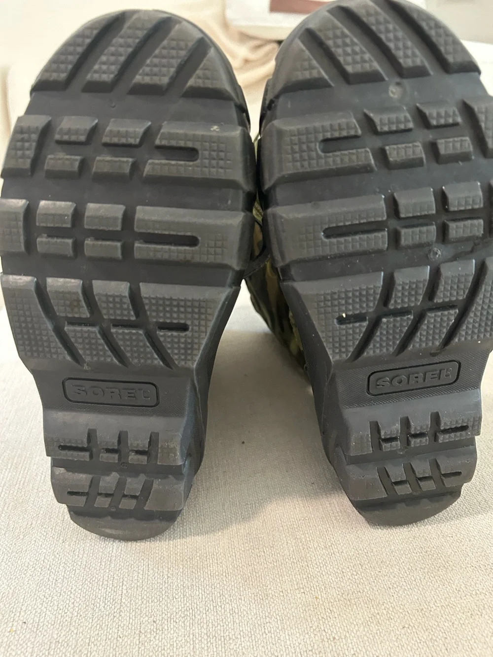 Sorel Kids Flurry printed snow boots, Utility Green, Size Kids 5, Preowned.
